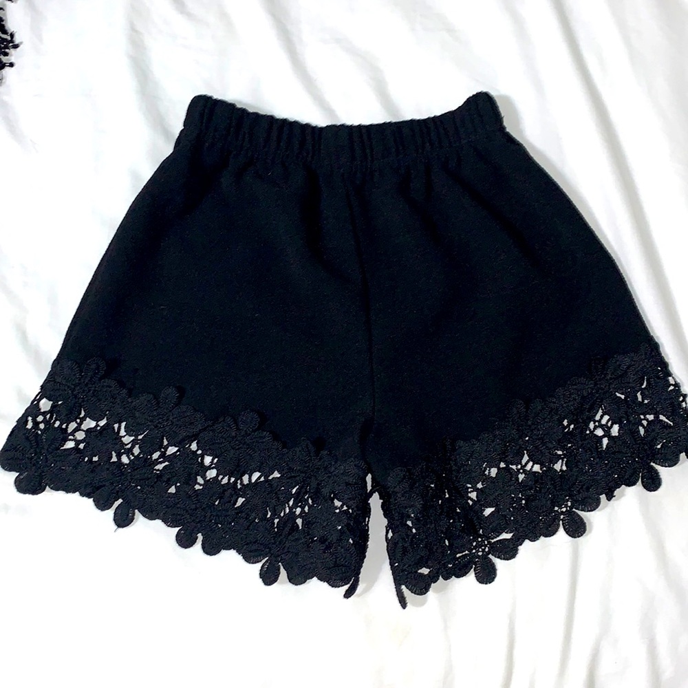 Crochet Flower Hem Black Shorts